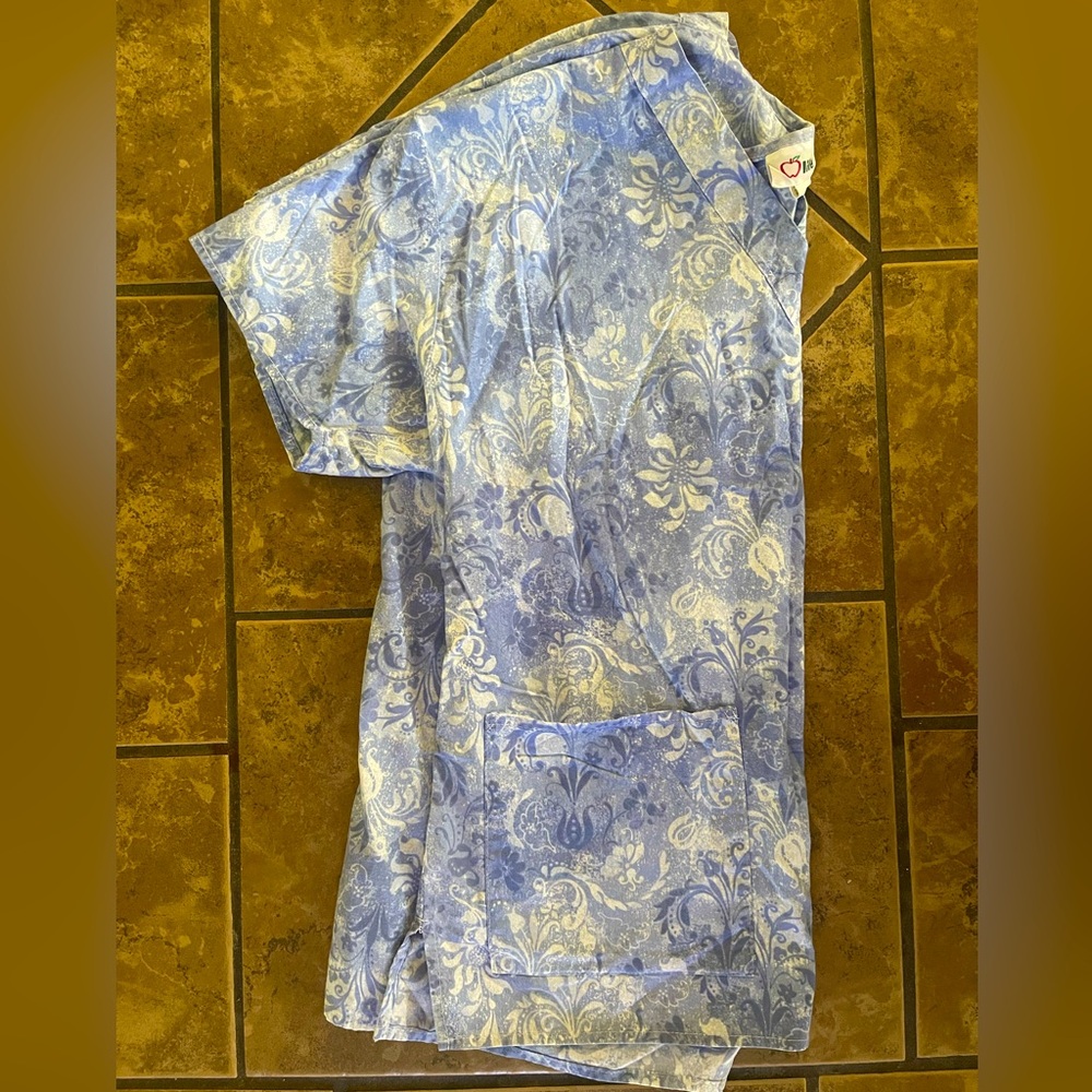 Scrub top